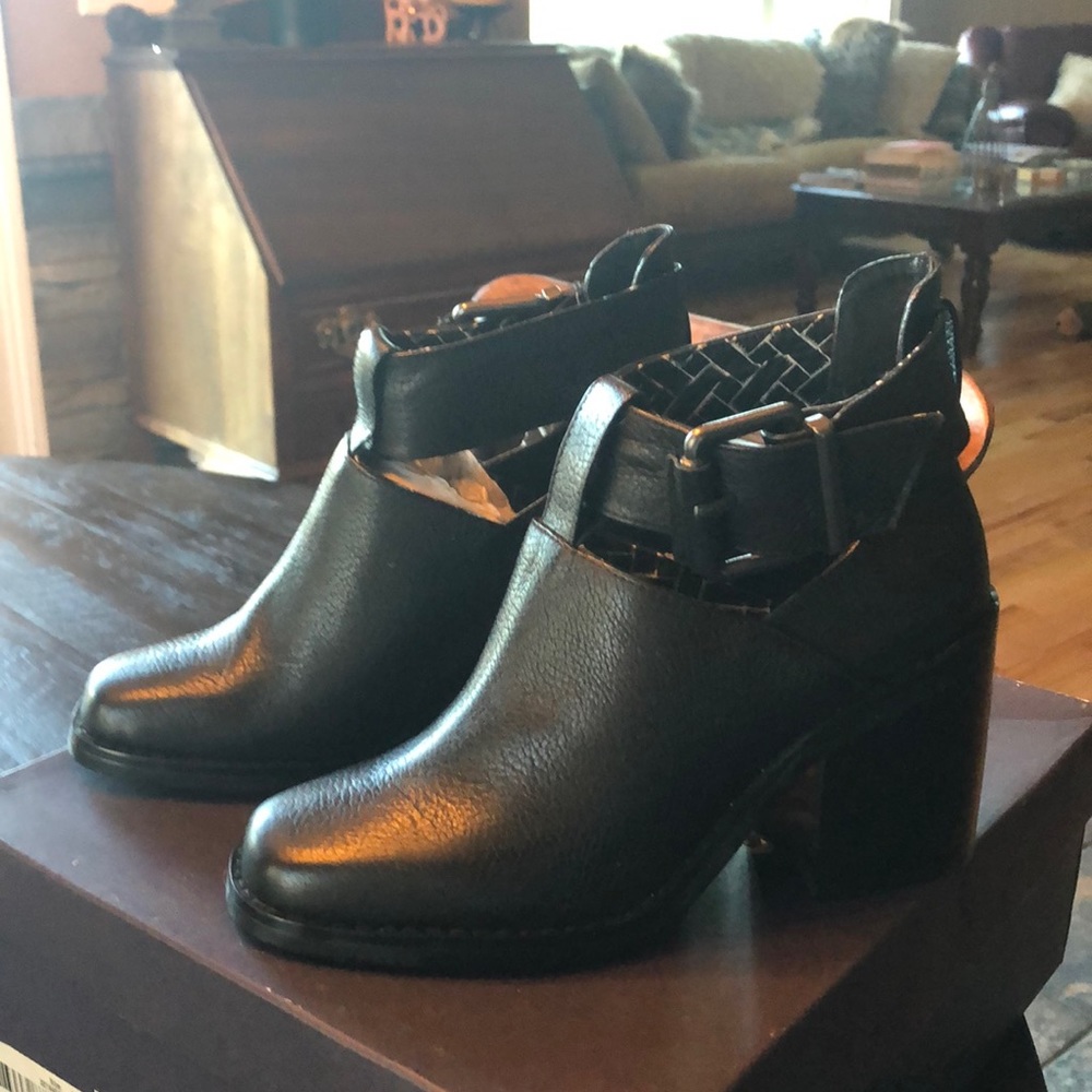 Shelleys London Icess Black leather shoes 6- NIB